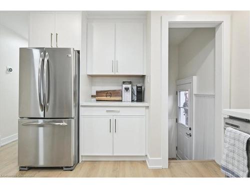 72 West 25Th Street, Hamilton, ON - Indoor Photo Showing Kitchen