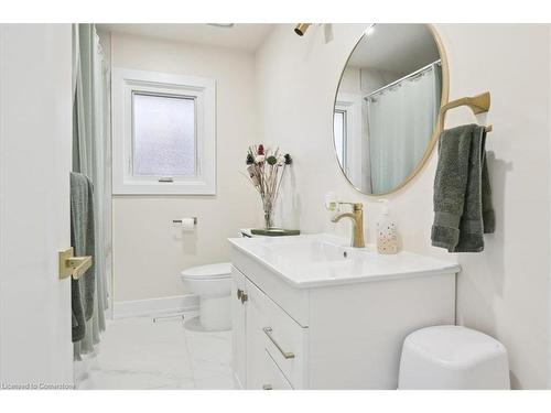 72 West 25Th Street, Hamilton, ON - Indoor Photo Showing Bathroom