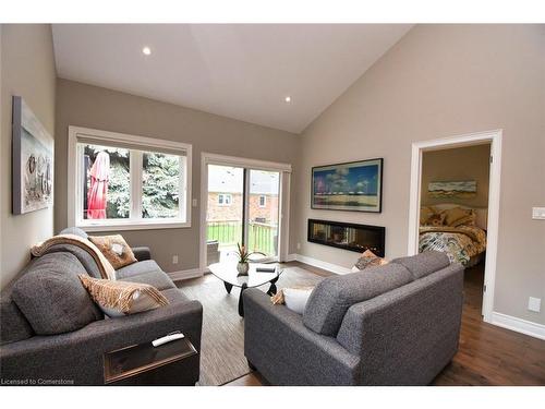 5-3300 Culp Road, Vineland Station, ON - Indoor Photo Showing Living Room