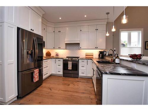 5-3300 Culp Road, Vineland Station, ON - Indoor Photo Showing Kitchen With Upgraded Kitchen