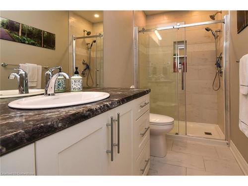 5-3300 Culp Road, Vineland Station, ON - Indoor Photo Showing Bathroom