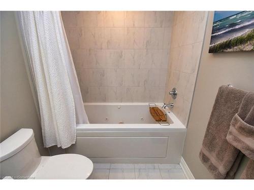 5-3300 Culp Road, Vineland Station, ON - Indoor Photo Showing Bathroom