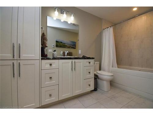 5-3300 Culp Road, Vineland Station, ON - Indoor Photo Showing Bathroom