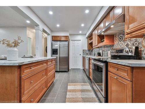 163-2170 Bromsgrove Road, Mississauga, ON - Indoor Photo Showing Kitchen