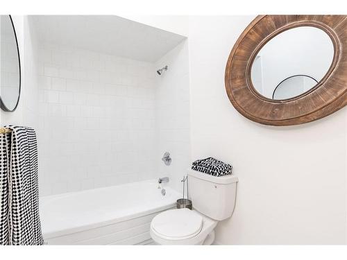 25 Woodman Drive N, Hamilton, ON - Indoor Photo Showing Bathroom