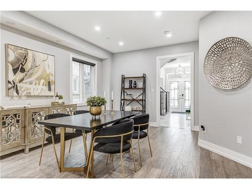 88 Mcknight Avenue, Waterdown, ON - Indoor Photo Showing Dining Room