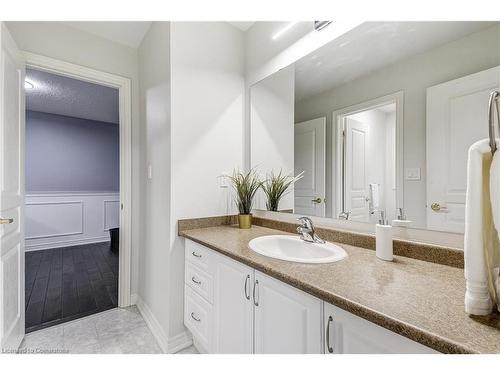 88 Mcknight Avenue, Waterdown, ON - Indoor Photo Showing Bathroom