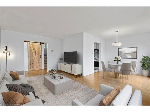 1 Glendee Court, Hamilton, ON - Indoor Photo Showing Living Room