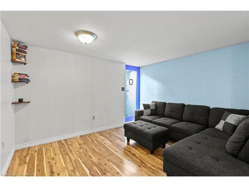 1 Glendee Court, Hamilton, ON - Indoor Photo Showing Living Room