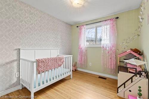 1 Glendee Court, Hamilton, ON - Indoor Photo Showing Bedroom