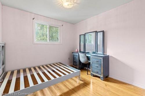 1 Glendee Court, Hamilton, ON - Indoor Photo Showing Bedroom