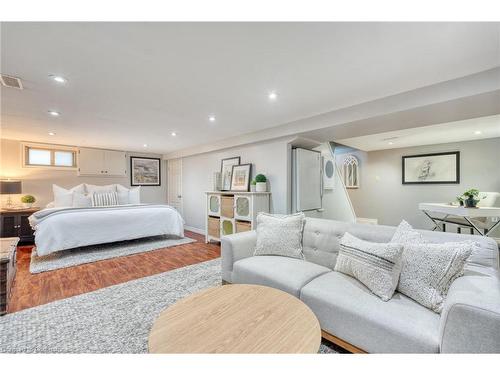 18 Martha Street, Hamilton, ON - Indoor Photo Showing Bedroom