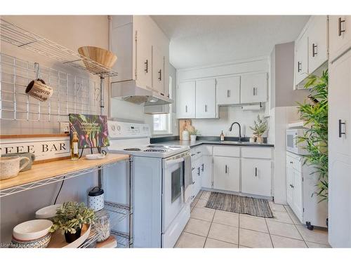 18 Martha Street, Hamilton, ON - Indoor Photo Showing Kitchen