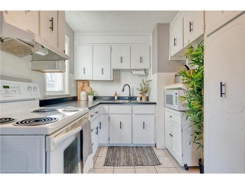 18 Martha Street, Hamilton, ON - Indoor Photo Showing Kitchen