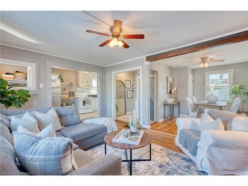 18 Martha Street, Hamilton, ON - Indoor Photo Showing Living Room