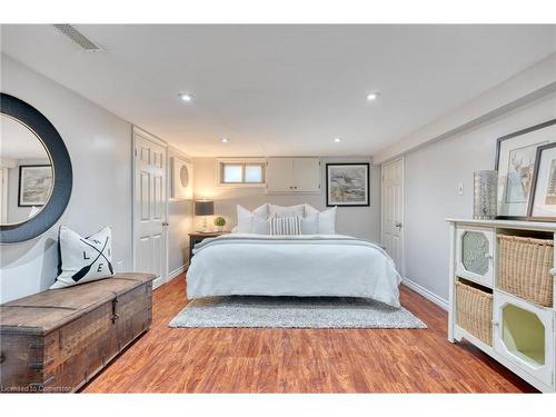 18 Martha Street, Hamilton, ON - Indoor Photo Showing Bedroom