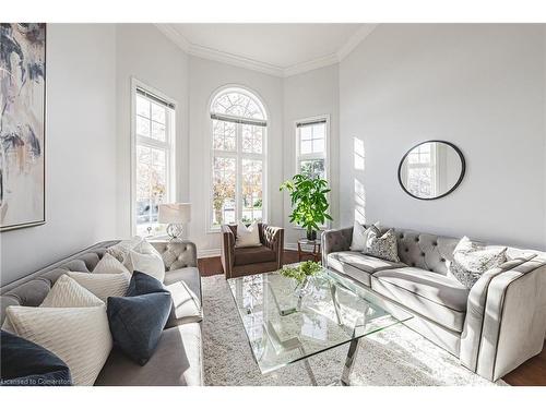 52-1150 Skyview Drive, Burlington, ON - Indoor Photo Showing Living Room