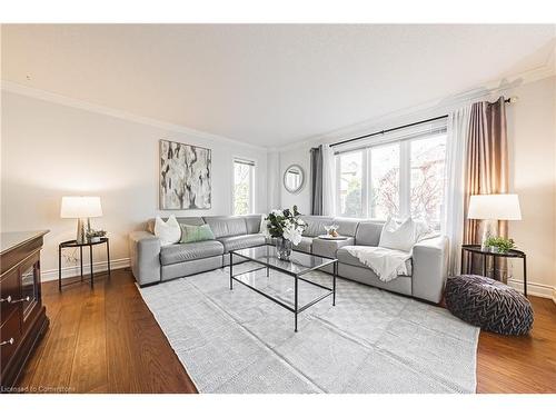 52-1150 Skyview Drive, Burlington, ON - Indoor Photo Showing Living Room