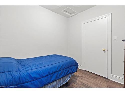 150 Albany Avenue, Hamilton, ON - Indoor Photo Showing Bedroom