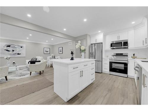 72 Sanatorium Road, Hamilton, ON - Indoor Photo Showing Kitchen With Upgraded Kitchen