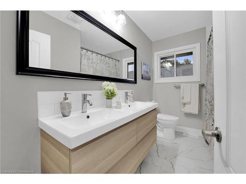 72 Sanatorium Road, Hamilton, ON - Indoor Photo Showing Bathroom