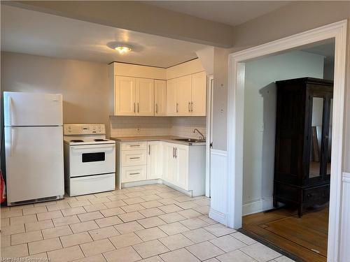 537 Ferguson Avenue N, Hamilton, ON - Indoor Photo Showing Kitchen