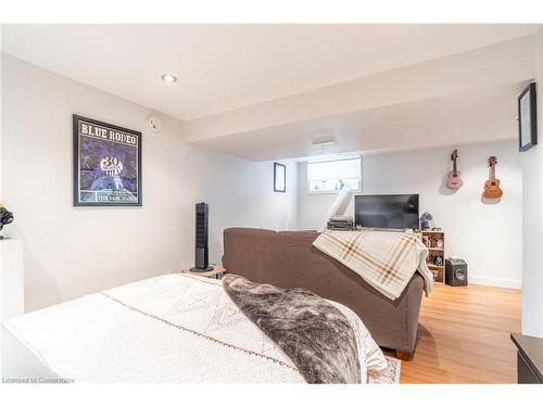 537 Ferguson Avenue N, Hamilton, ON - Indoor Photo Showing Bedroom