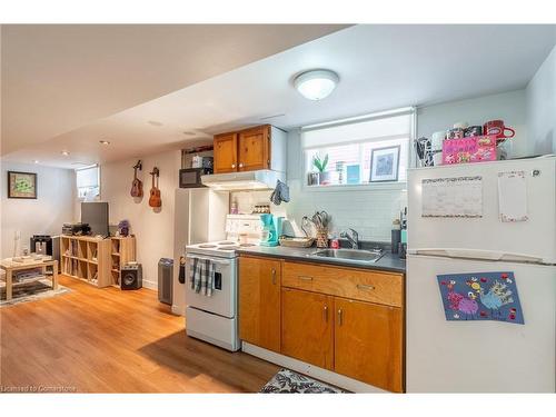 537 Ferguson Avenue N, Hamilton, ON - Indoor Photo Showing Kitchen