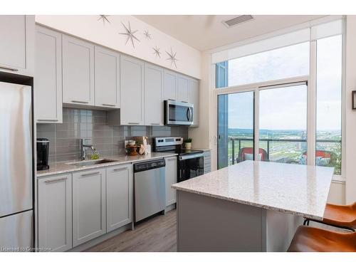 Ph1903-385 Winston Road, Grimsby, ON - Indoor Photo Showing Kitchen With Upgraded Kitchen