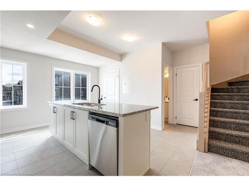 9-677 Park Road N, Brantford, ON - Indoor Photo Showing Kitchen