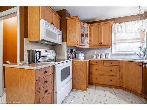 35 Wildewood Avenue, Hamilton, ON - Indoor Photo Showing Kitchen