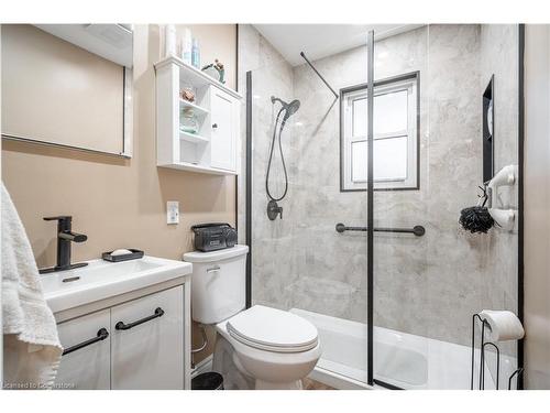 35 Wildewood Avenue, Hamilton, ON - Indoor Photo Showing Bathroom