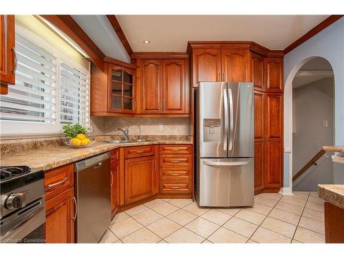 7984 Michael Street, Niagara Falls, ON - Indoor Photo Showing Kitchen