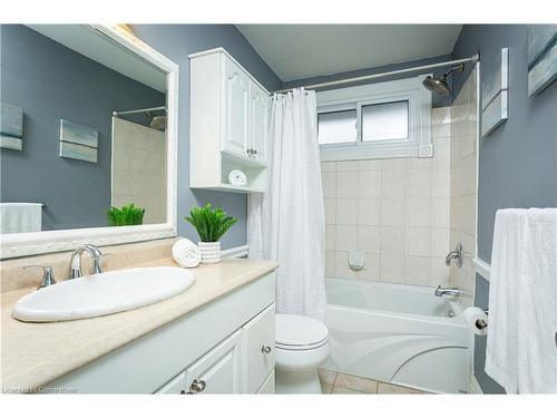 7984 Michael Street, Niagara Falls, ON - Indoor Photo Showing Bathroom