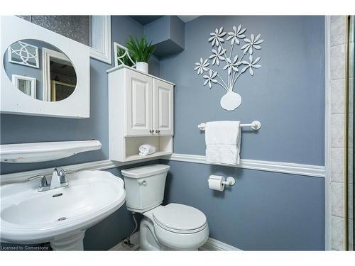 7984 Michael Street, Niagara Falls, ON - Indoor Photo Showing Bathroom