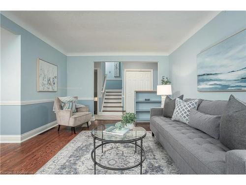 7984 Michael Street, Niagara Falls, ON - Indoor Photo Showing Living Room