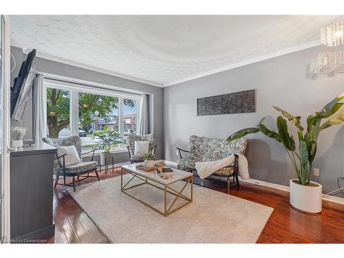 68 Riviera Ridge, Stoney Creek, ON - Indoor Photo Showing Living Room