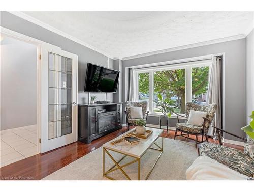 68 Riviera Ridge, Stoney Creek, ON - Indoor Photo Showing Living Room