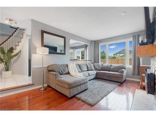 68 Riviera Ridge, Stoney Creek, ON - Indoor Photo Showing Living Room