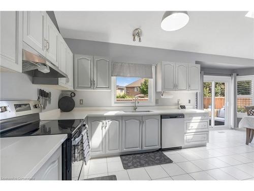 68 Riviera Ridge, Stoney Creek, ON - Indoor Photo Showing Kitchen