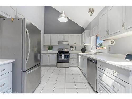 68 Riviera Ridge, Stoney Creek, ON - Indoor Photo Showing Kitchen