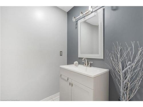 68 Riviera Ridge, Stoney Creek, ON - Indoor Photo Showing Bathroom