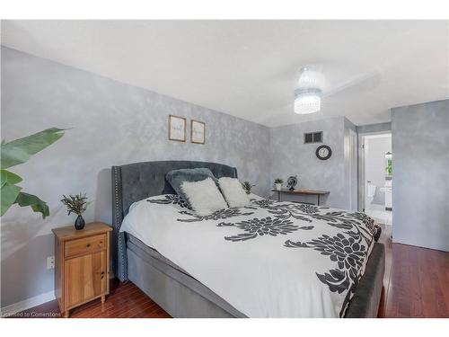 68 Riviera Ridge, Stoney Creek, ON - Indoor Photo Showing Bedroom