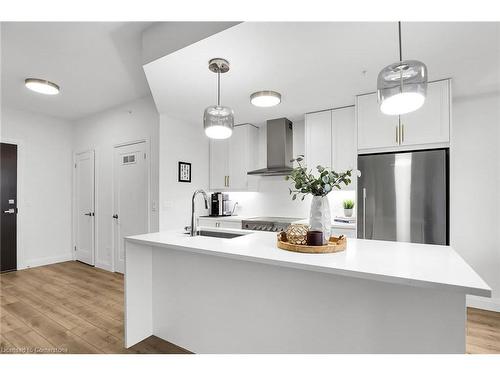 805-500 Brock Avenue, Burlington, ON - Indoor Photo Showing Kitchen With Upgraded Kitchen