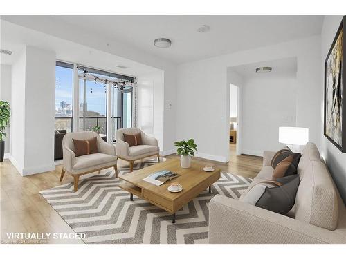 805-500 Brock Avenue, Burlington, ON - Indoor Photo Showing Living Room