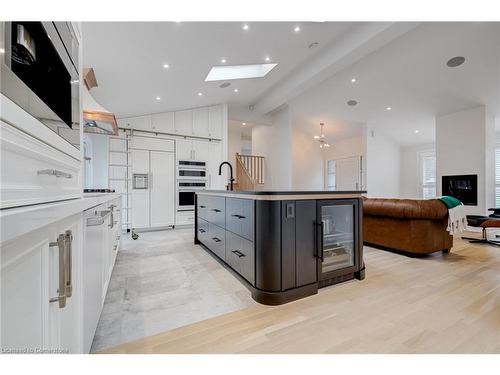 313 Silvana Crescent, Burlington, ON - Indoor Photo Showing Kitchen With Upgraded Kitchen