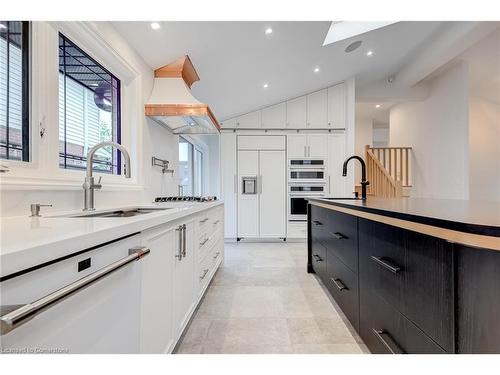 313 Silvana Crescent, Burlington, ON - Indoor Photo Showing Kitchen