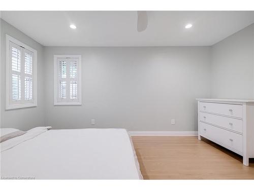 313 Silvana Crescent, Burlington, ON - Indoor Photo Showing Bedroom