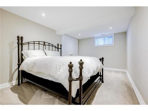 313 Silvana Crescent, Burlington, ON - Indoor Photo Showing Bedroom