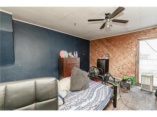 138 Sanford Avenue N, Hamilton, ON - Indoor Photo Showing Bedroom